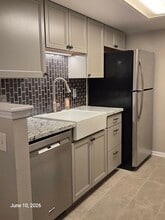 Building Photo - 8555 Fairmount Dr