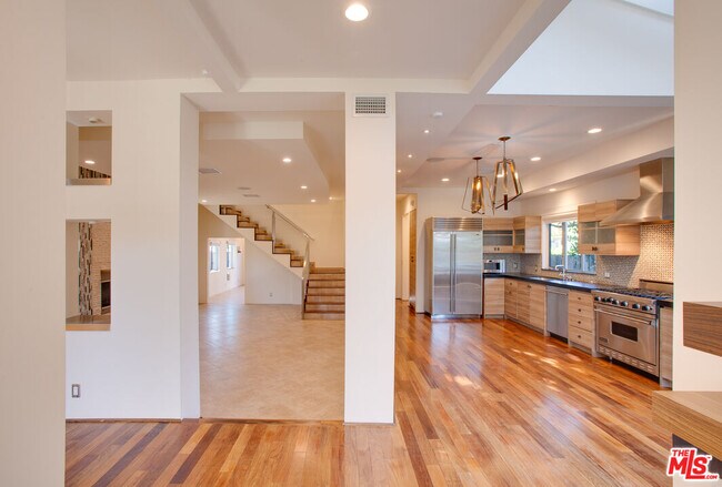 Building Photo - 729 Nowita Pl