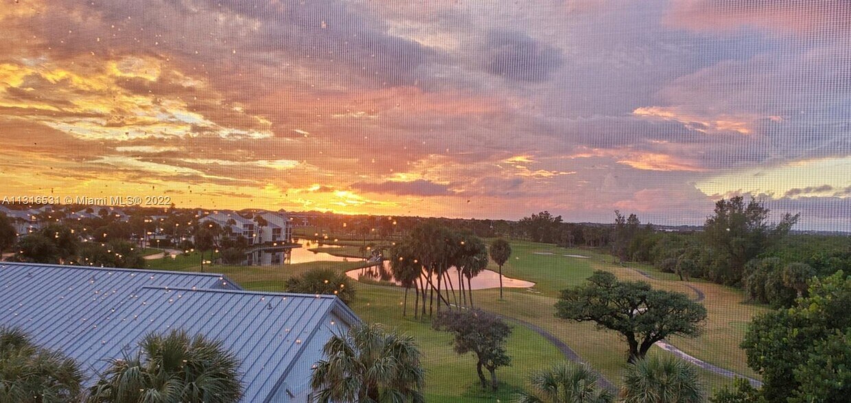 Foto principal - 669 NE Plantation Rd