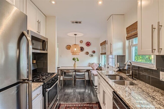 Building Photo - 1207 S Meadows Dr