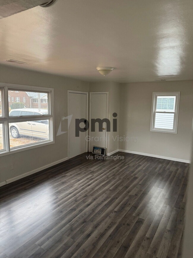 Building Photo - 309 E Garfield Ave