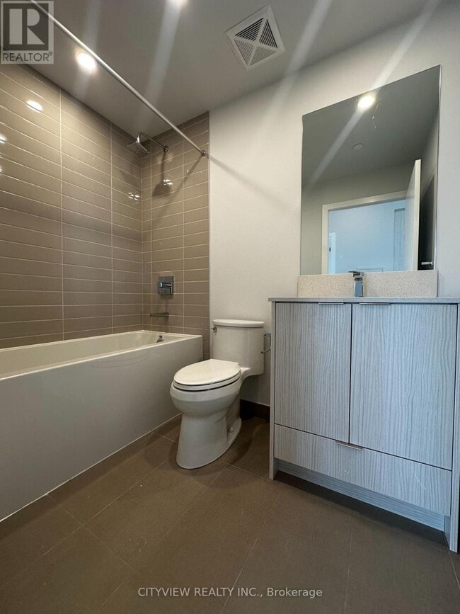 Photo du bâtiment - 430-4430 Square One Dr
