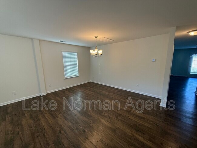 Foto del edificio - 9010 Harwood Knoll Dr