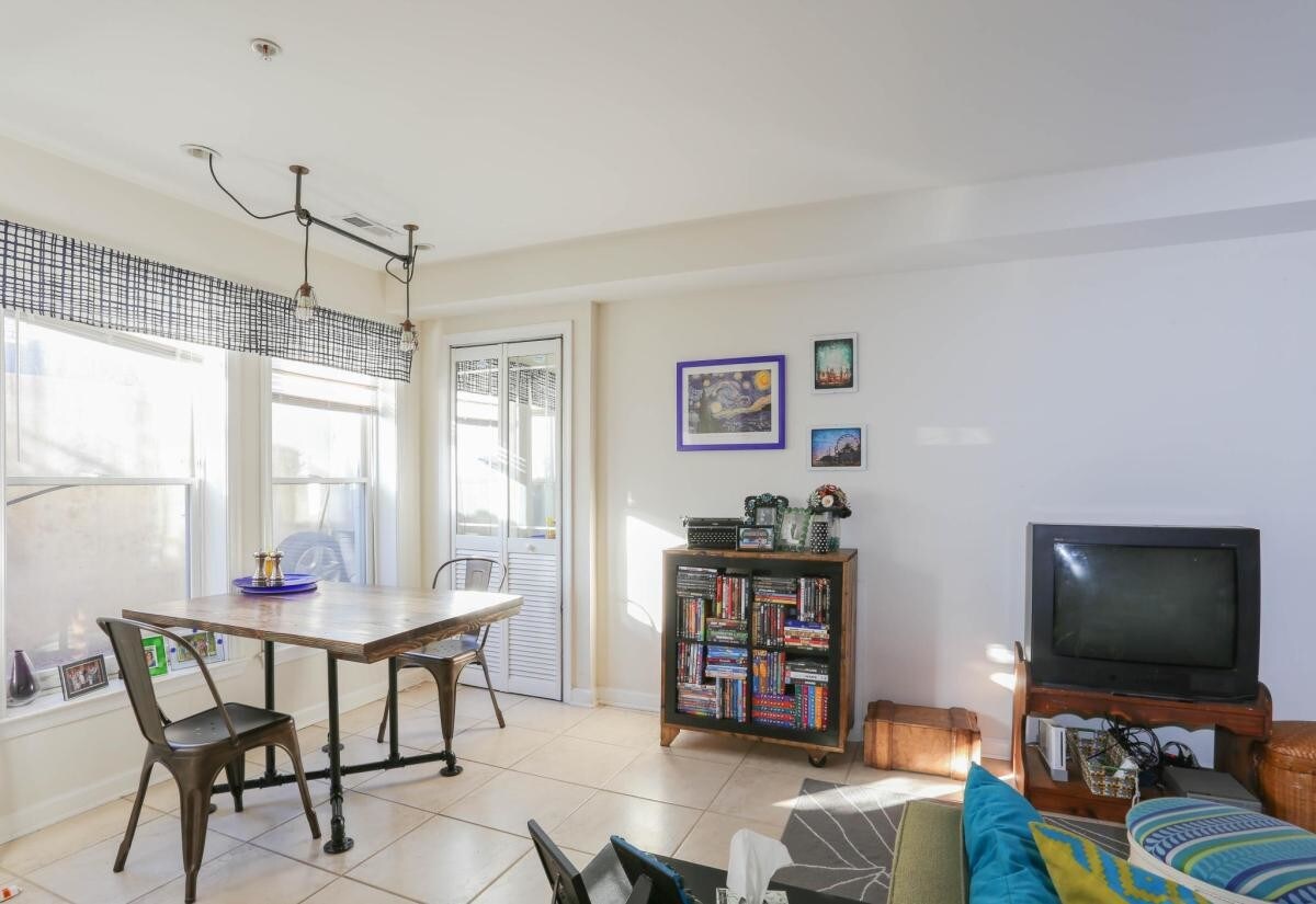 Primary Photo - 1116 K St SE