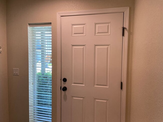 Building Photo - Very Nice 3 Bedroom 2.5 Bathroom Condo