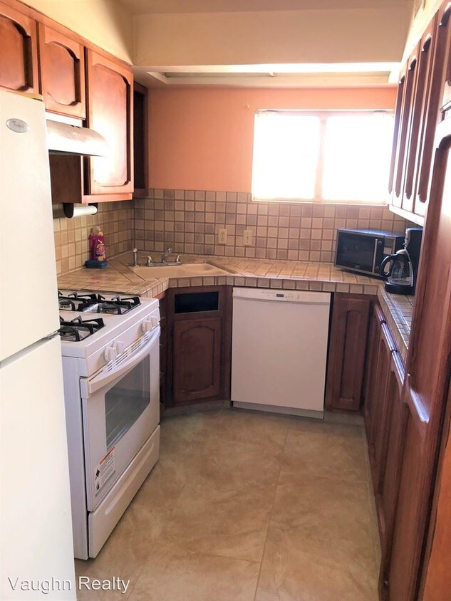 Primary Photo - 332 N Alvord St