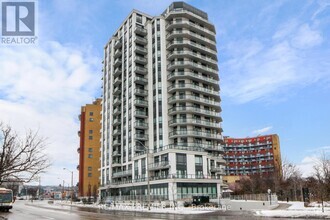 Building Photo - 840-840 Queens Plate Dr