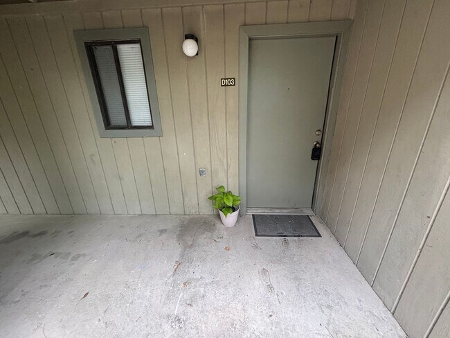 Foto del edificio - Newly renovated FIRST floor 2/2 - Will go fast