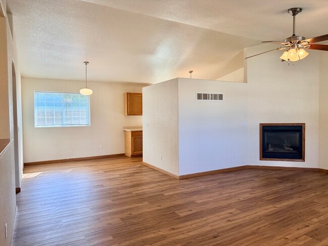Building Photo - 275 S 21st Street Ct