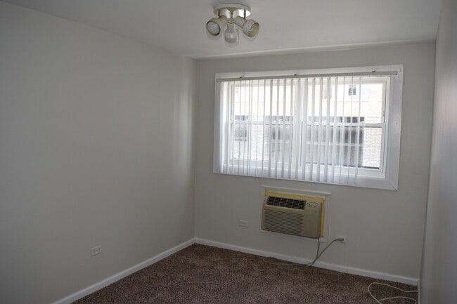 Foto del edificio - 6341 W Belmont Ave