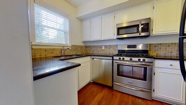 Building Photo - 3753 Yorktown Pl