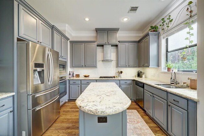 Foto del edificio - 618 W 27th St