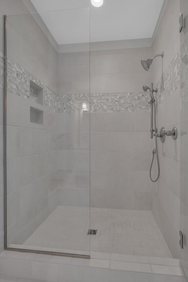 Building Photo - 1024 Club View Dr