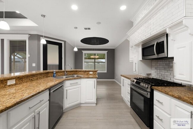 Building Photo - 9450 Cajun Blvd