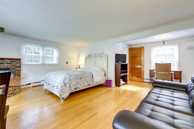 Foto del edificio - 44 Lakewood Dr