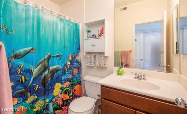 Building Photo - 2 br, 2.5 bath Townhome - 1670 E Palomar St