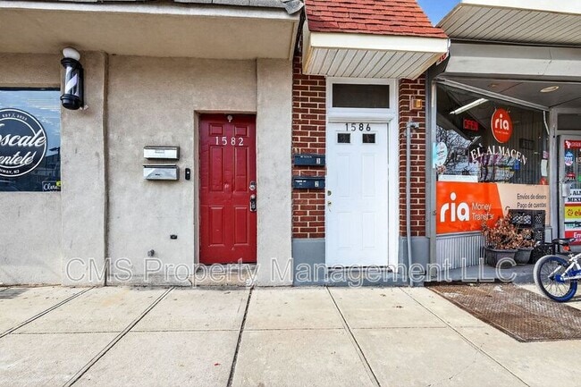 Building Photo - 1582 Irving St