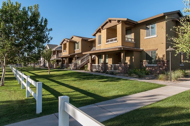 Foto del edificio - Highland Groves at Morrison Ranch Apartments