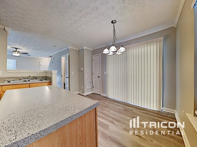 Building Photo - 264 Silver Ridge Dr
