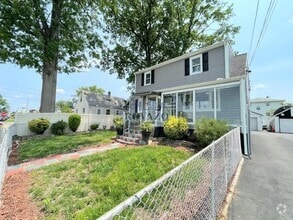 Building Photo - 832 Essex Ave