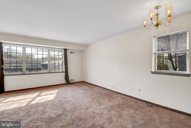Building Photo - 602 Country Ln