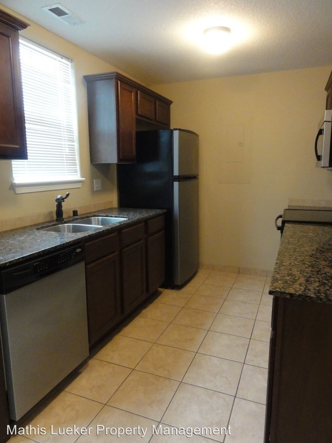 Building Photo - 2 br, 1.5 bath House - 2624 Valentine