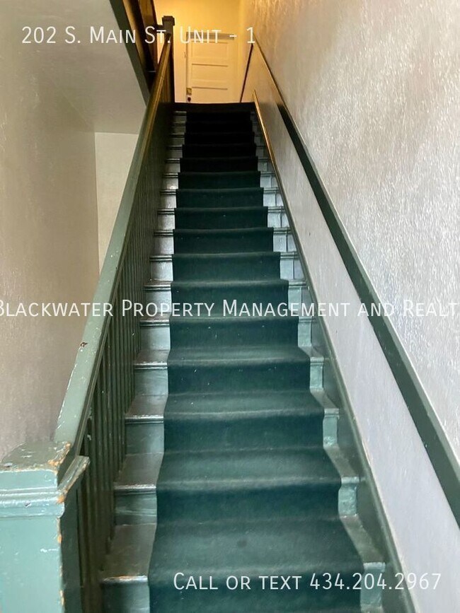 Building Photo - 1 Bedroom Apartment in Downtown Amherst!