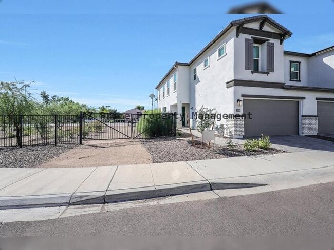 Building Photo - 5061 E Woodridge Dr