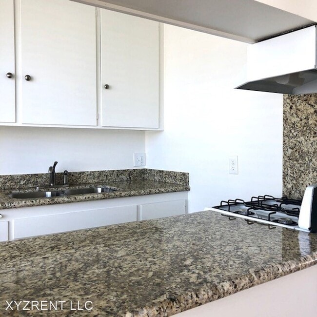 Building Photo - 2643 S Centinela Ave