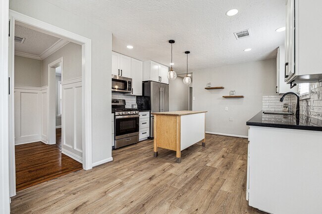 Foto del edificio - 801 Woodcrest Dr