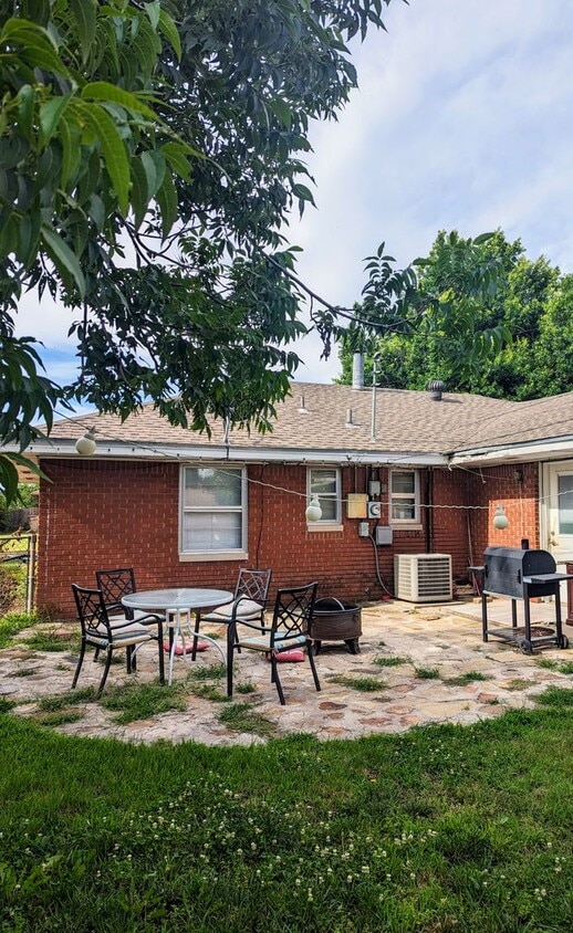Building Photo - Charming 3-Bedroom Home with Modern Comfor...