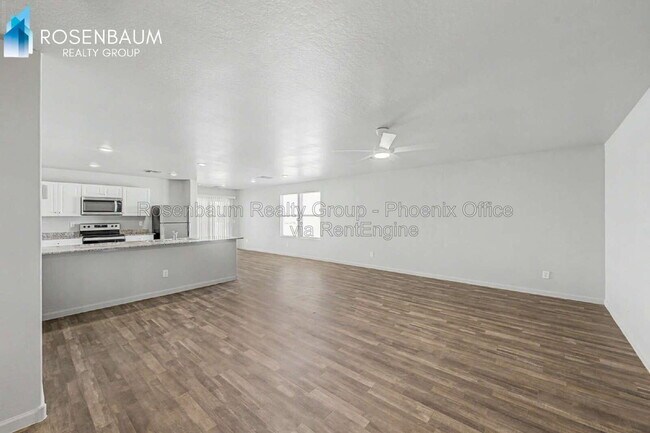 Building Photo - 3520 N La Paz Dr