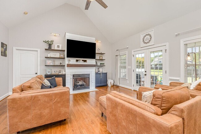 Building Photo - 305 Maddux Dr