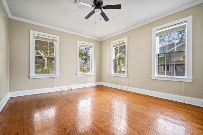 Foto del edificio - 1153 Caroline Ave