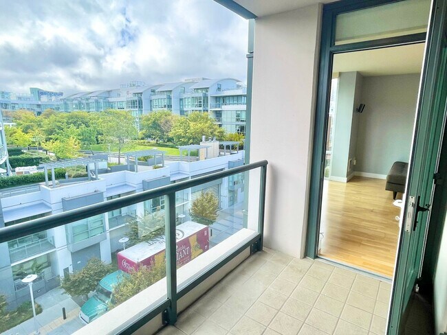 Building Photo - 2BR/2BA + Office Nook! 1,184 sqft! The Rad...