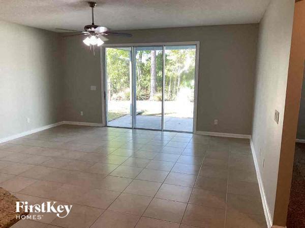 Foto del edificio - 78611 Goldfinch Ln