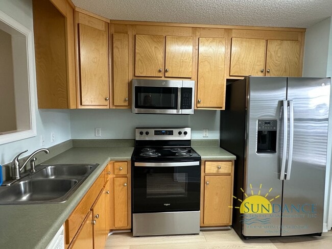 Building Photo - Charming 2-Bedroom End Unit Just Minutes f...
