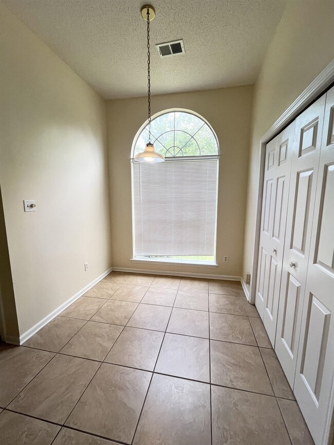 Building Photo - 4558 Kings Grant Dr