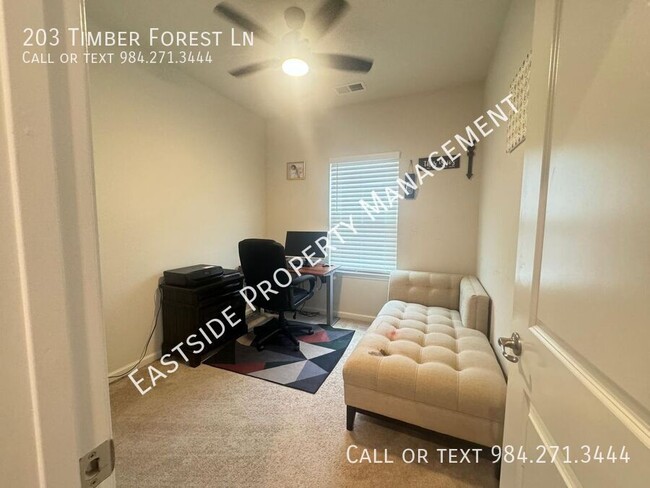 Foto del edificio - 203 Timber Forest Ln