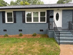 Building Photo - 1400 Starbrook Dr