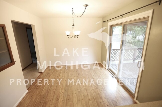 Foto del edificio - 14750 Parkwood Dr