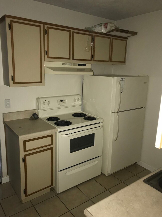 Foto del edificio - Spacious 1 BR 1 BA Available in July!
