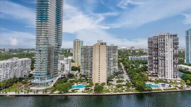 Building Photo - 2451 Brickell Ave