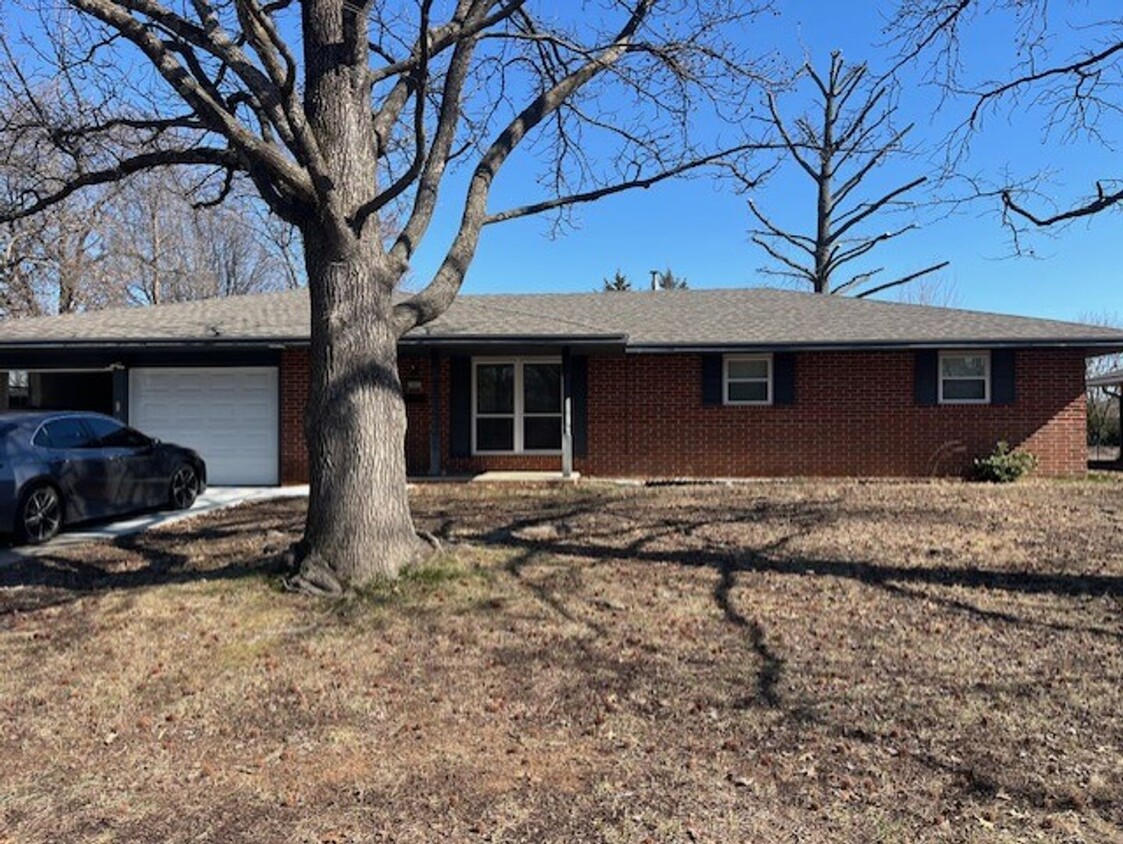 Primary Photo - Brick 3 Bedroom with a 22 X 36 Shop!