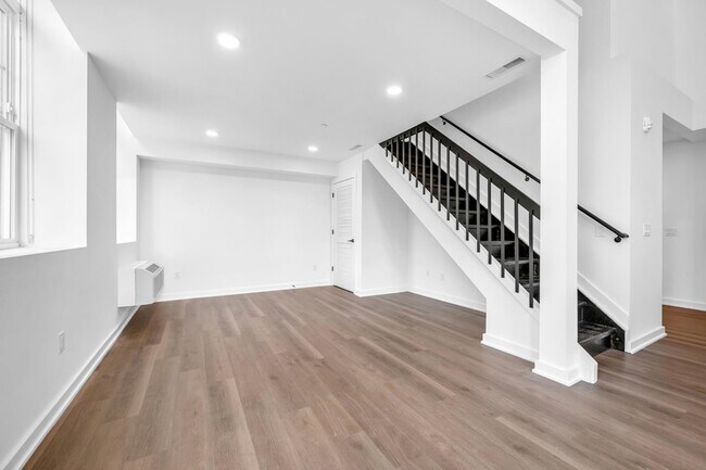 Foto del edificio - 315 Railroad Ave