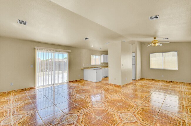Foto del edificio - 2739 E Colton Ave