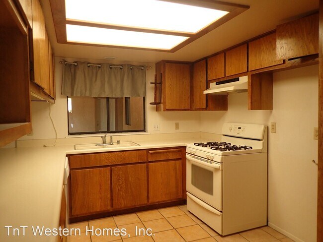 Building Photo - 3 br, 2 bath House - 333 W. Mamie St