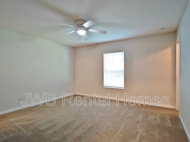 Foto del edificio - 8432 Jasper Ave