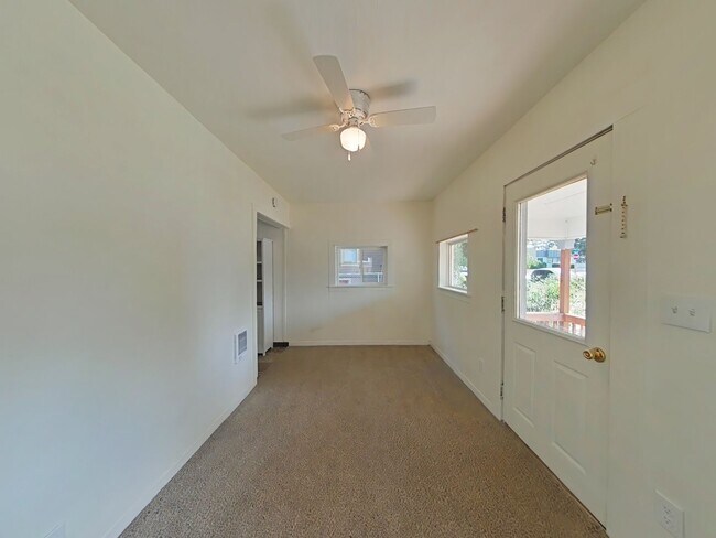 Foto del edificio - 1 Bedroom House ~ Close to Campus