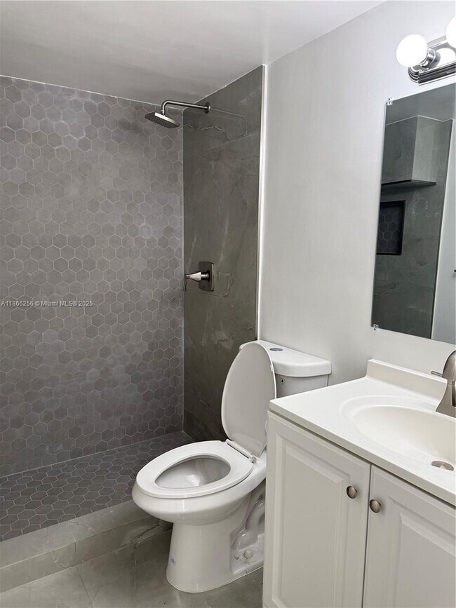 Foto del edificio - 2 bedroom in Sunny Isles Beach FL 33160